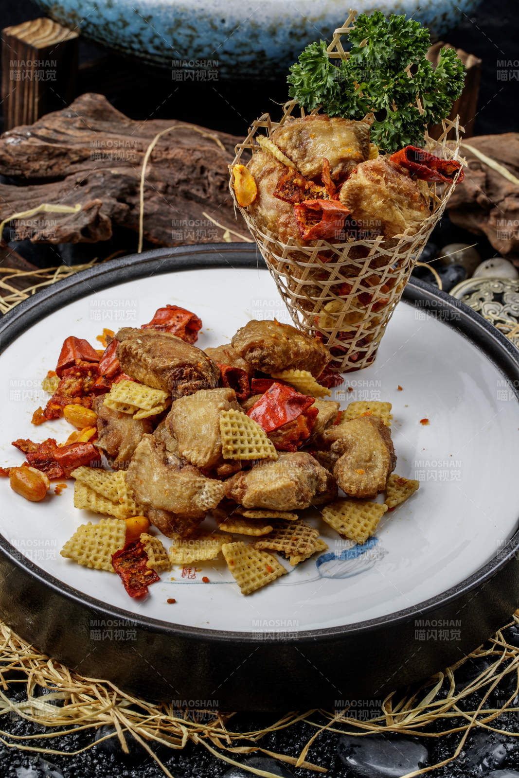 锅巴果仁香酥炸鸡图片