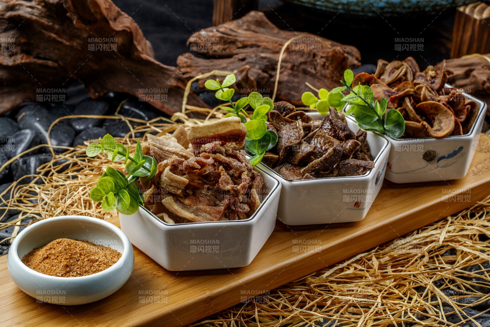 酥炸三拼五花肉猪肝腰片图片