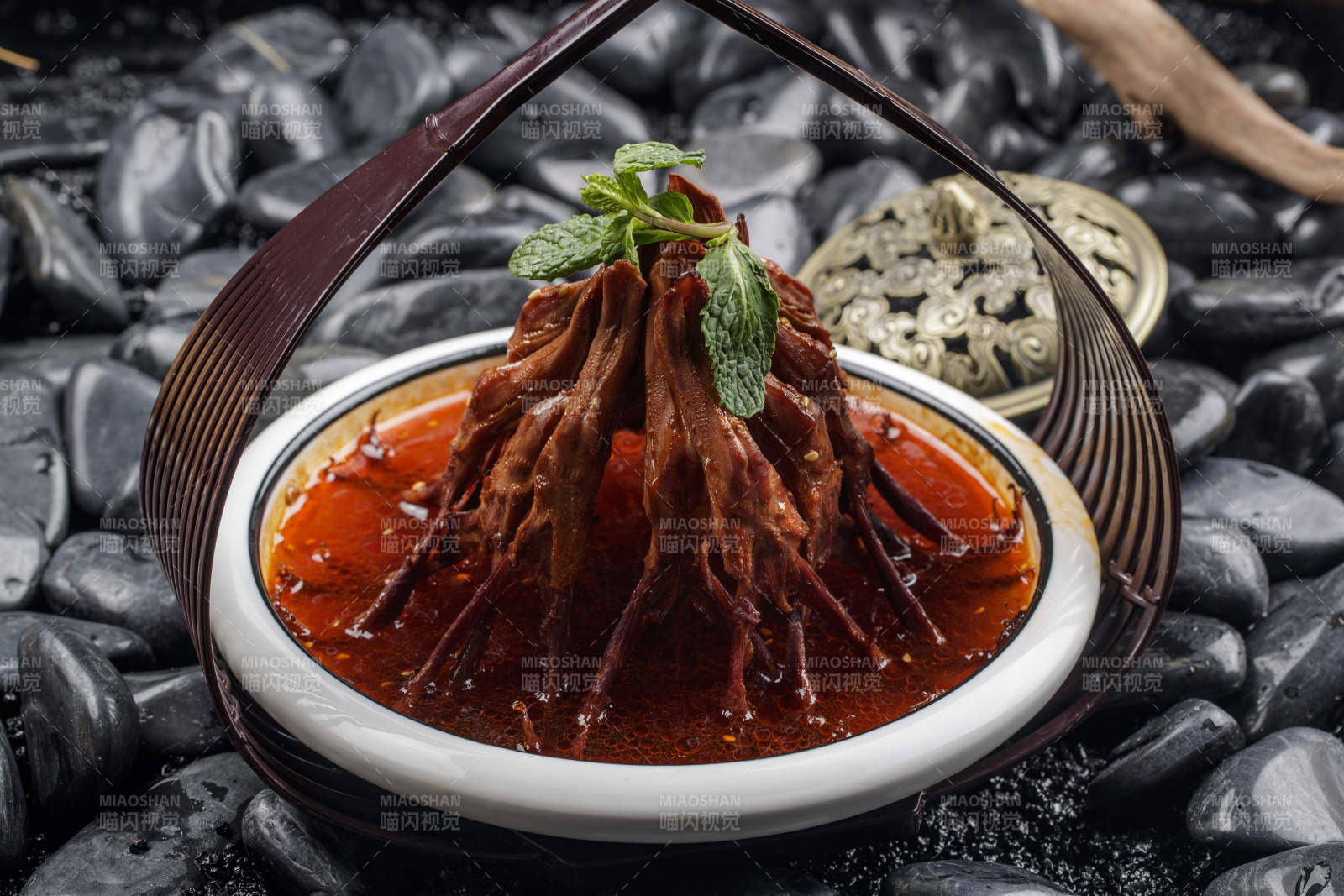 秘制红油鸭舌图片