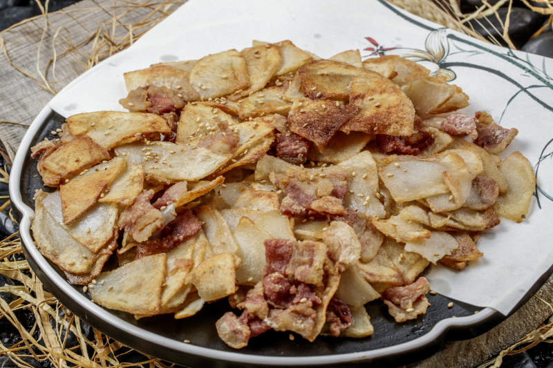 酥炸土豆猪油渣图片
