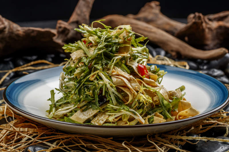 凉菜红油苦菊拌油皮图片