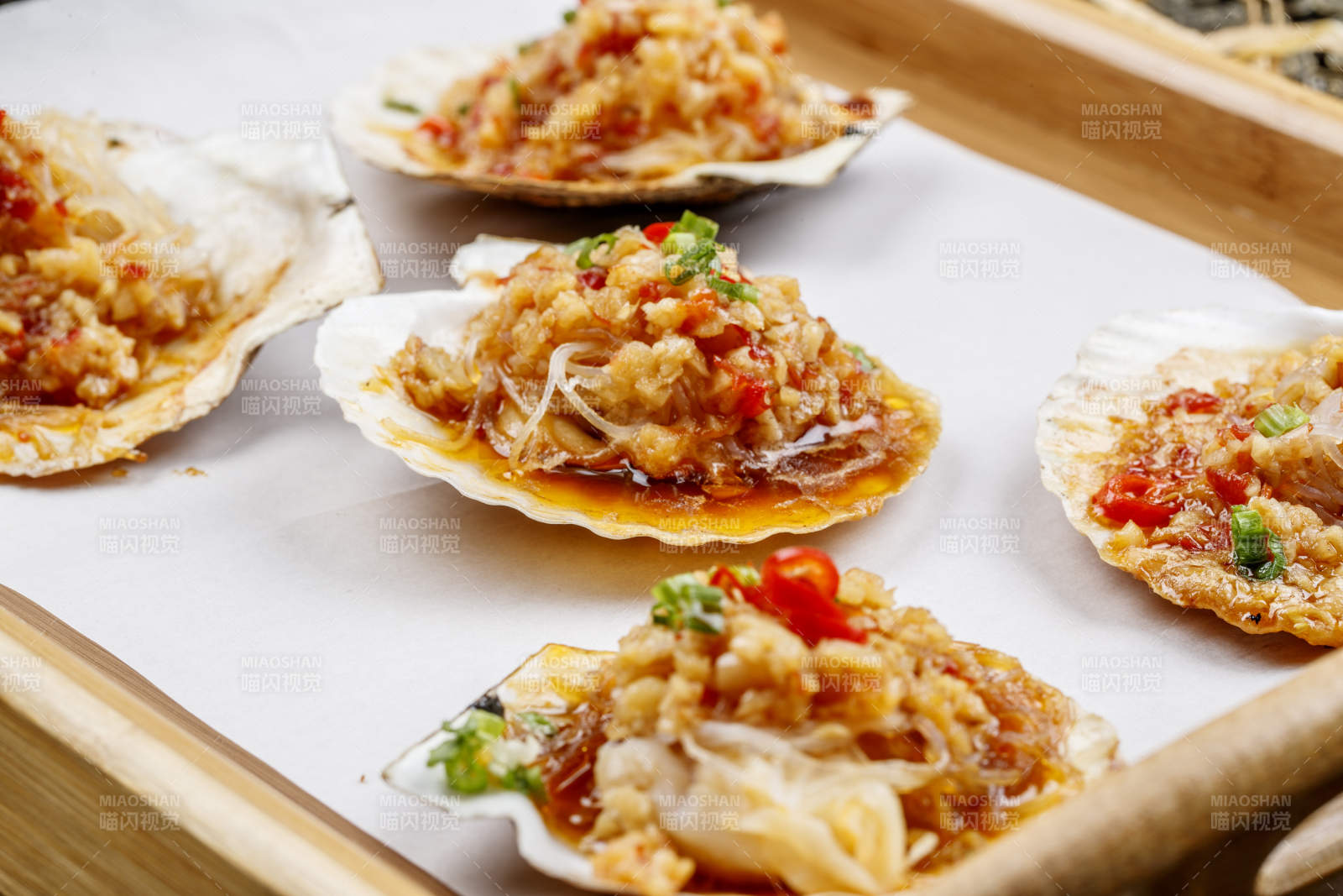 蒜蓉粉丝烤扇贝图片