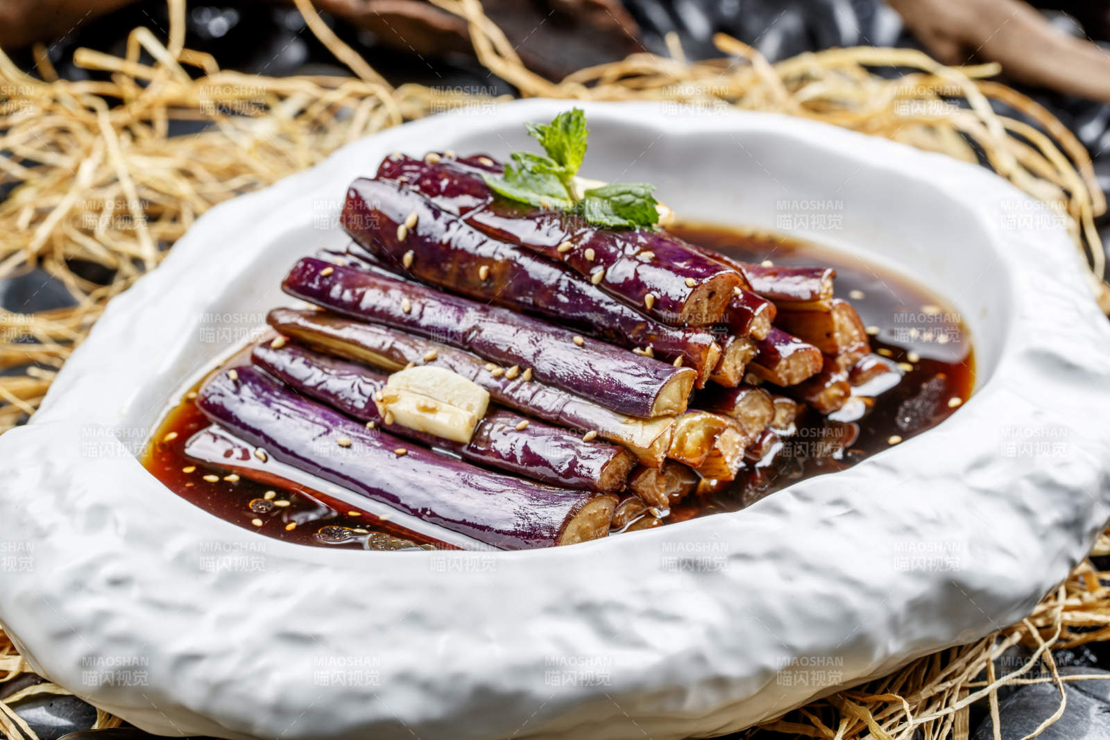 蒜香红油蒸茄子图片