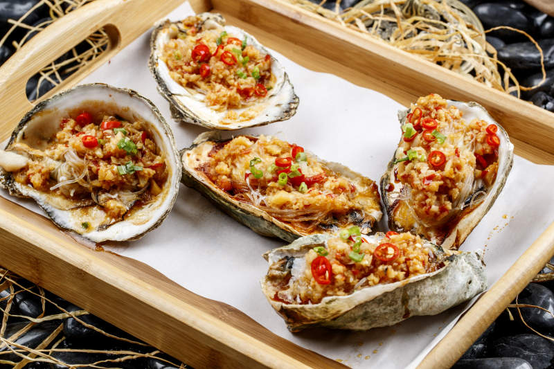 锦州烧烤蒜烤生蚝王图片