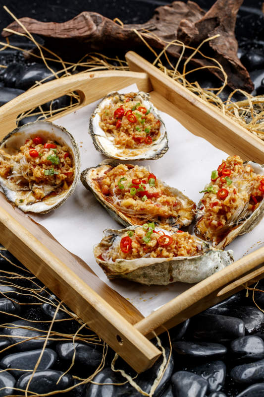 锦州烧烤蒜烤生蚝王图片