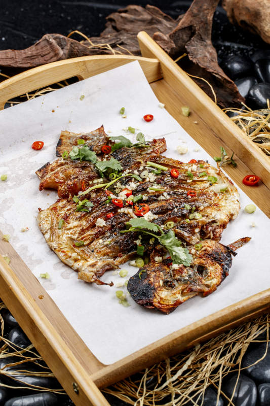 锦州烧烤香辣烤鱼图片