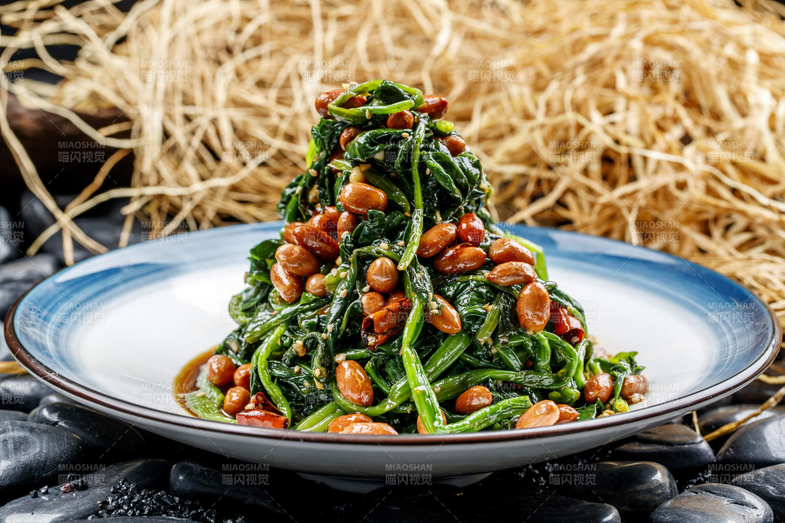 精美凉菜果仁菠菜图片