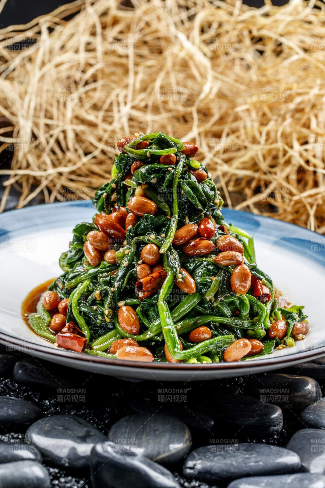 精美凉菜果仁菠菜图片