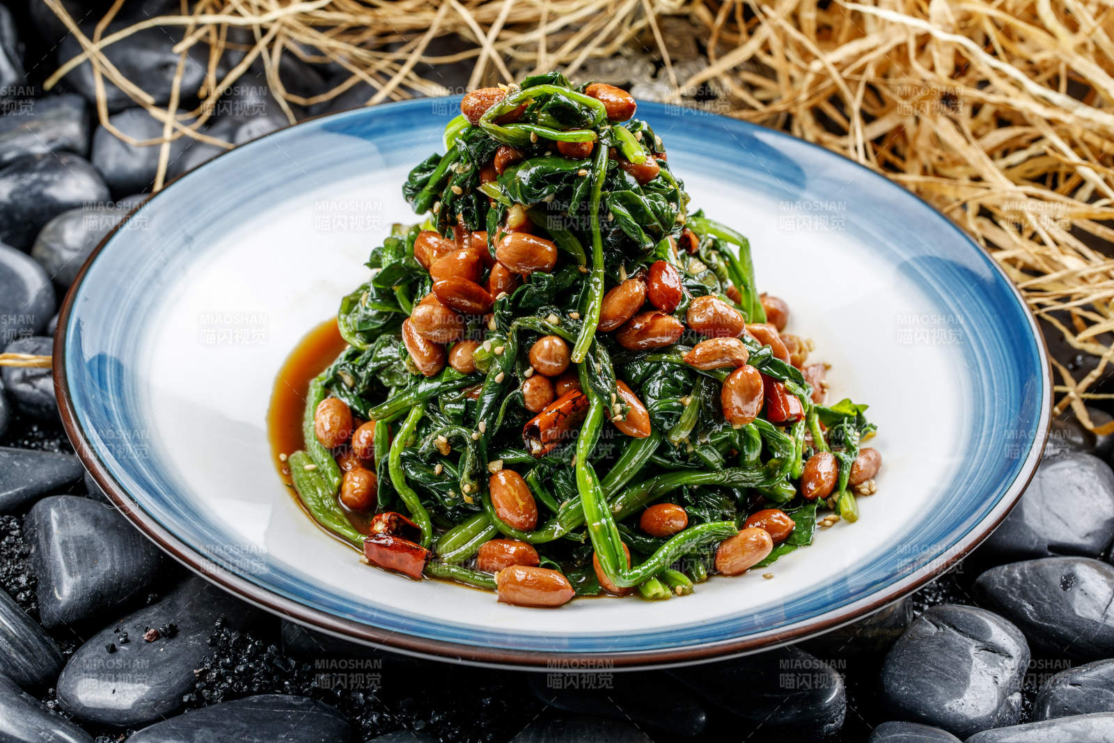 精美凉菜果仁菠菜图片