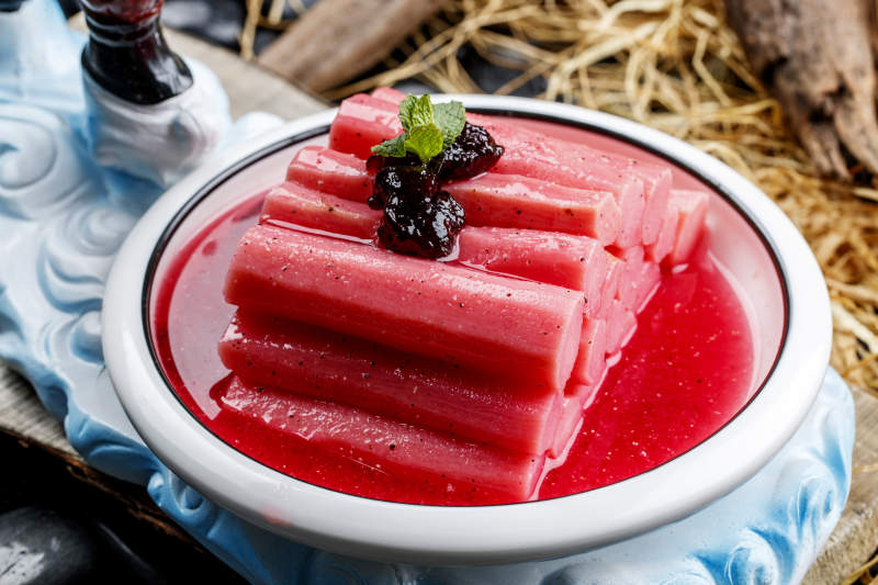 精美凉菜红酒草莓酱长山药图片