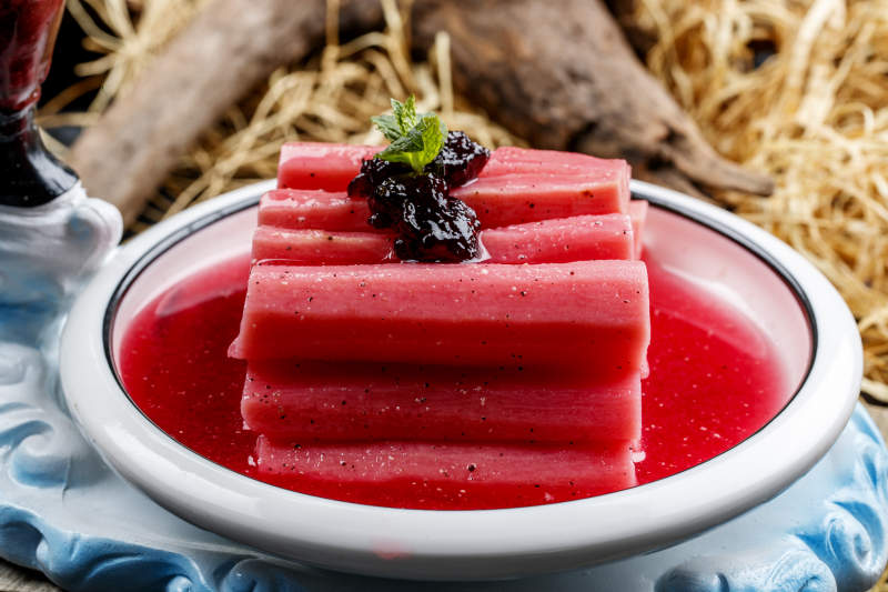 精美凉菜红酒草莓酱长山药图片