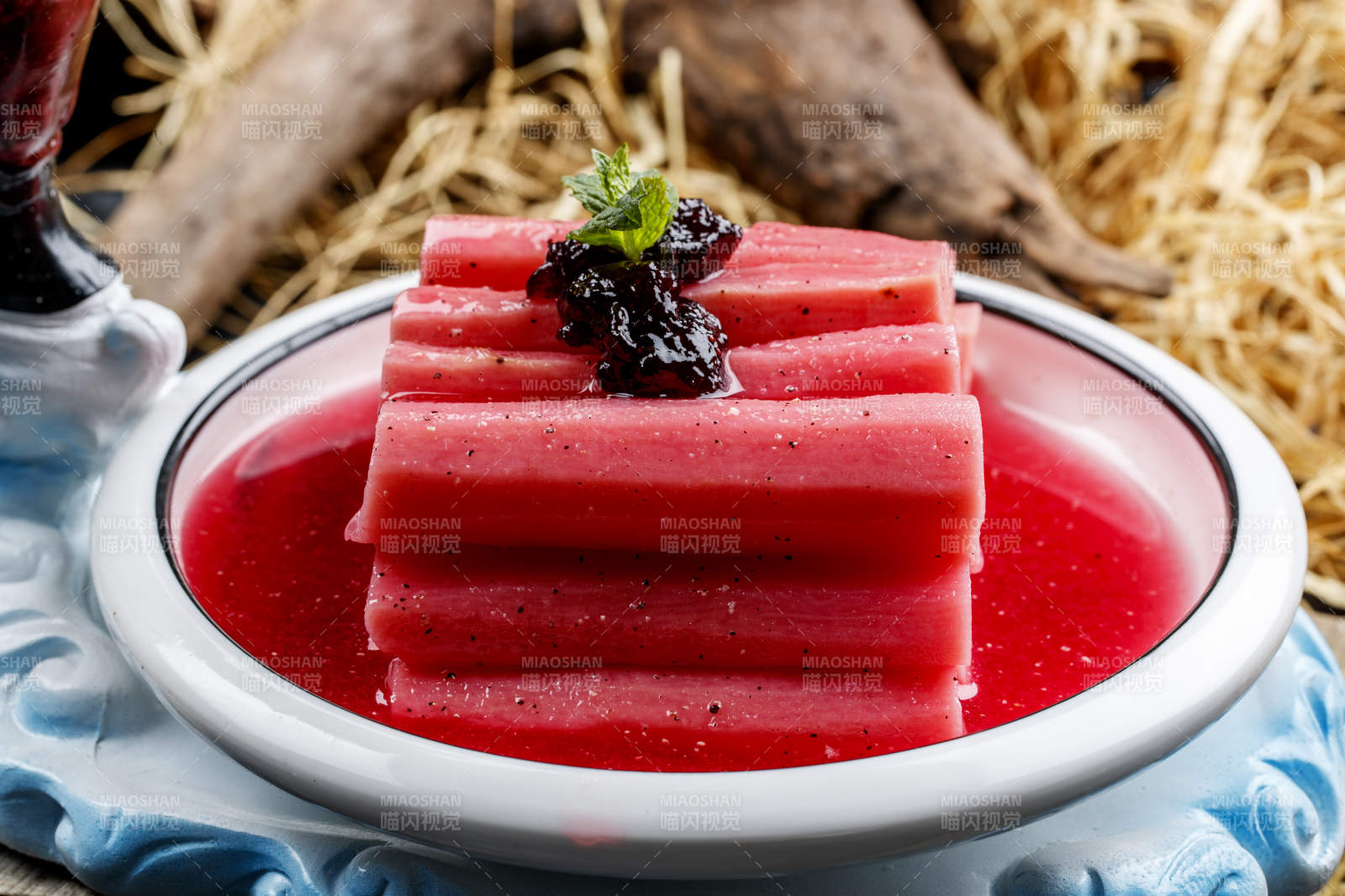 精美凉菜红酒草莓酱长山药图片