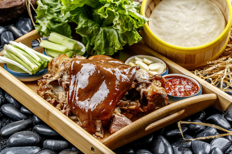 风味烤肘子卷饼图片