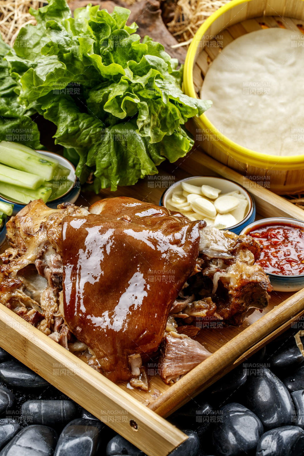 风味烤肘子卷饼图片