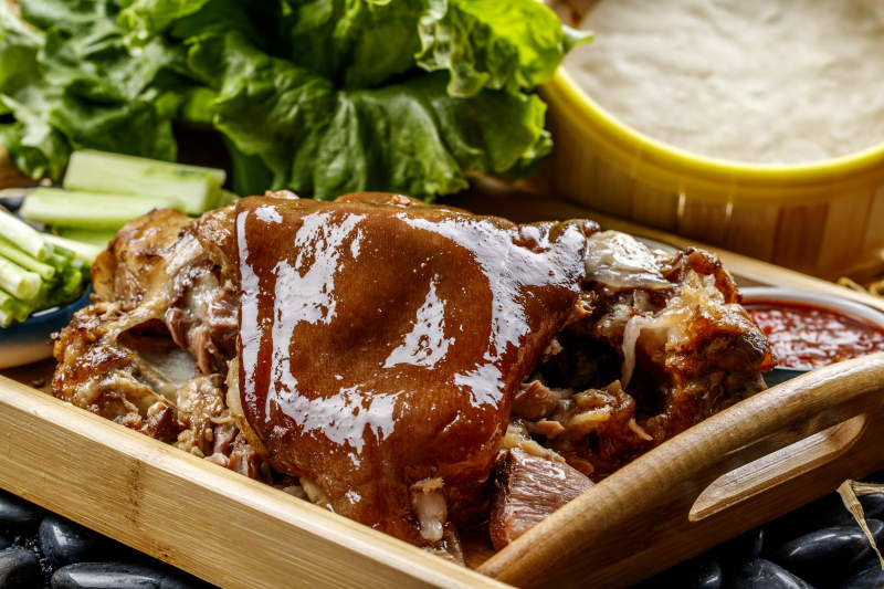 风味烤肘子卷饼图片