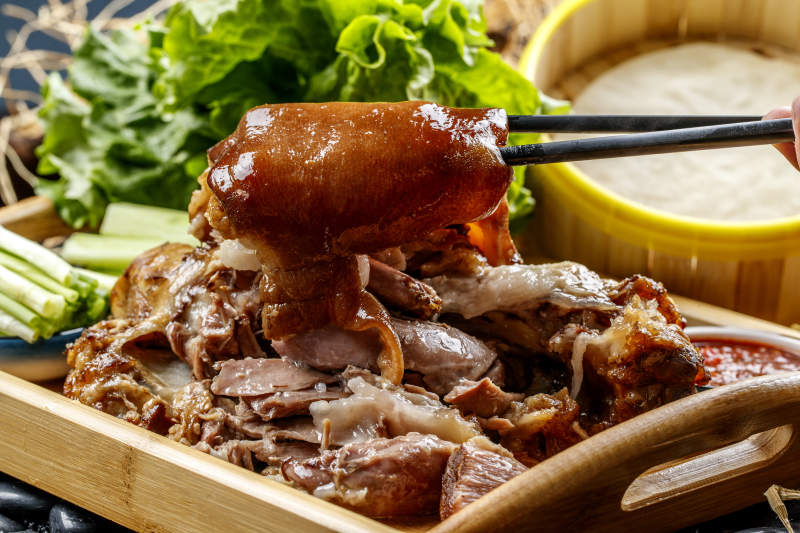 风味烤肘子卷饼图片