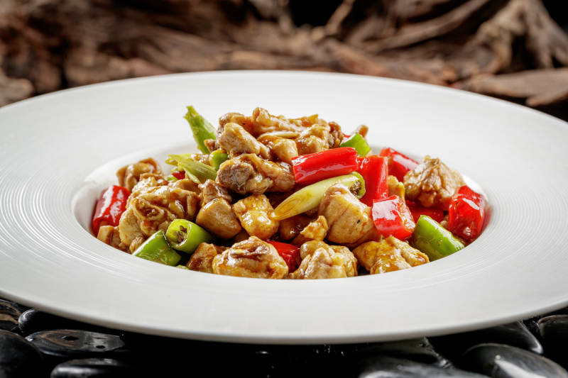 青椒烧公鸡图片