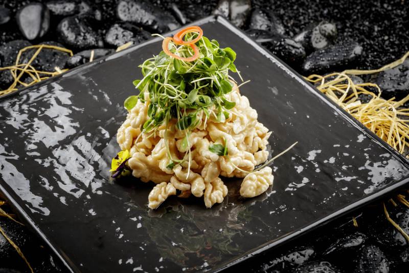 香椿苗拌桃仁图片