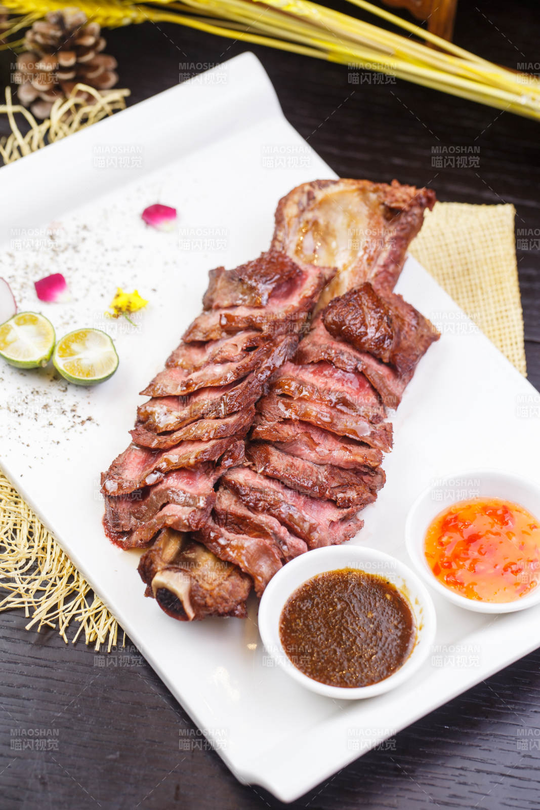 香烤牛肋拆骨肉图片