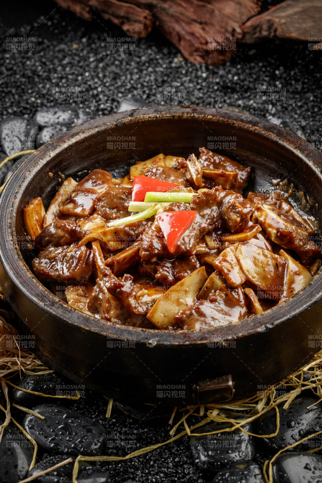 香焖牛仔骨图片