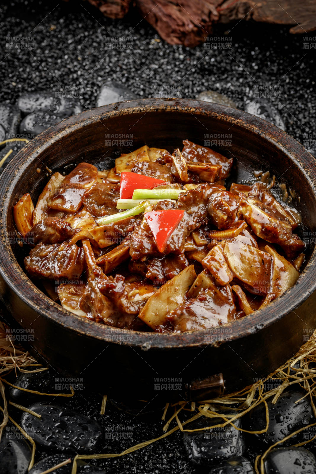 香焖牛仔骨图片