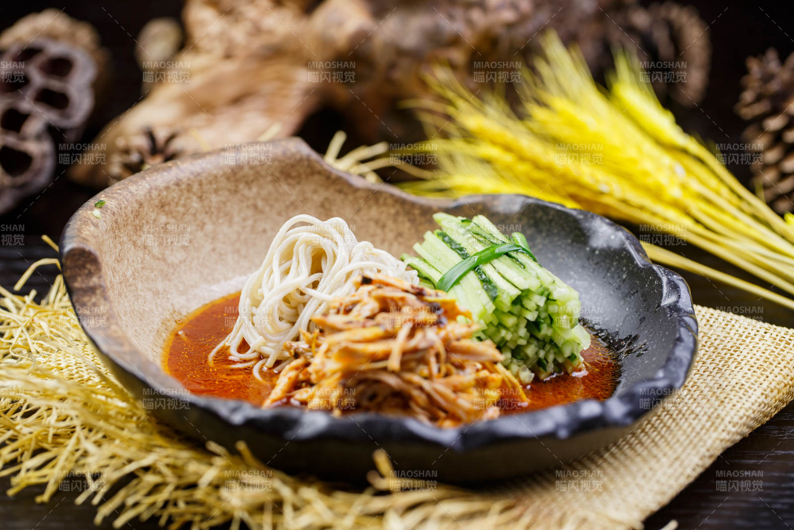 香辣鸡丝荞麦面图片