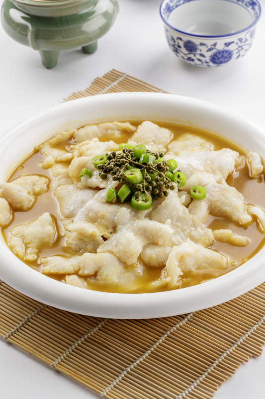 鲜青椒水煮巴沙鱼图片