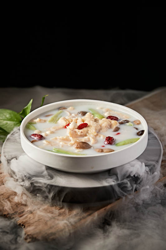 鸡片鸡佛莲子红枣枸杞丝瓜滋补汤图片