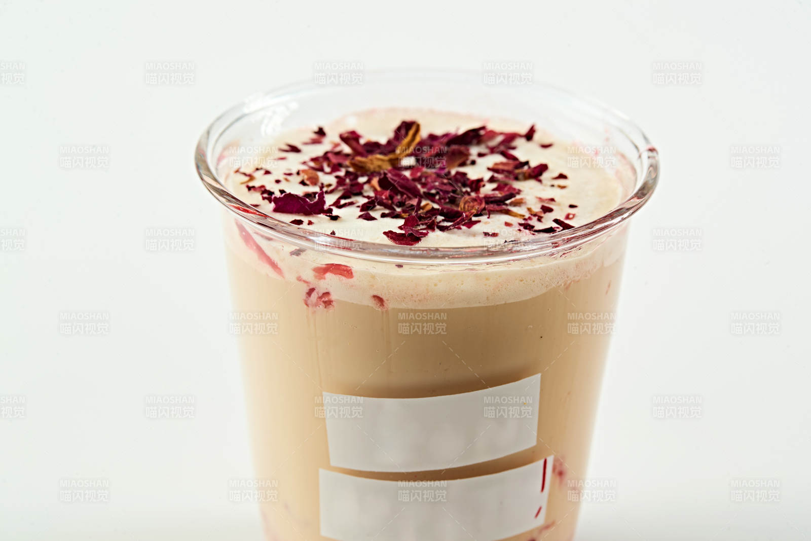 玫瑰花瓣生椰拿铁咖啡图片