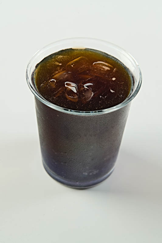 夏日清凉咖啡饮品蓝莓黑加仑冰美式图片