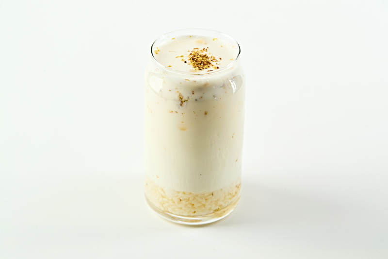 夏日清凉咖啡饮品桂花醪糟酸奶冰图片