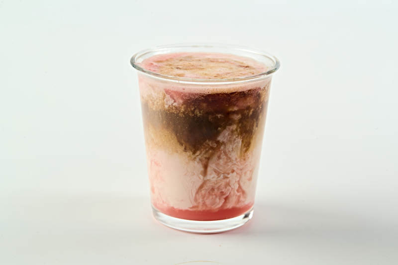 夏日清凉饮品玫瑰椰奶咖啡图片