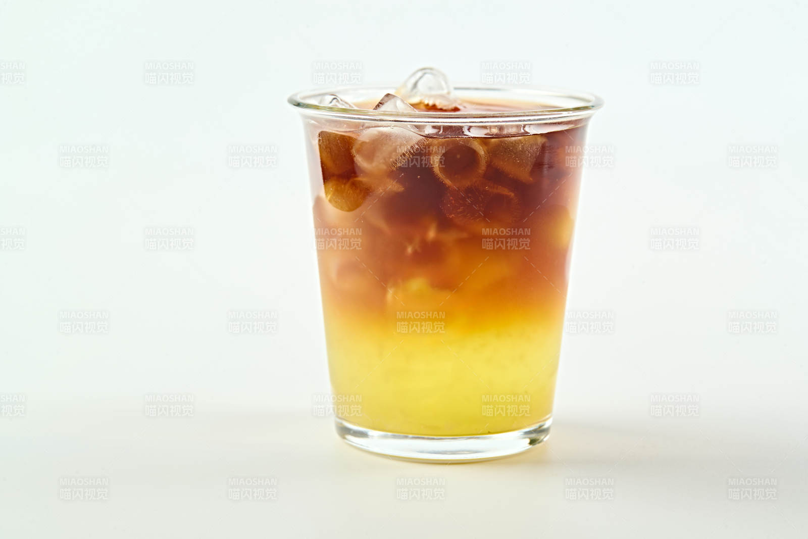 夏季清凉饮料柠檬冰红茶图片