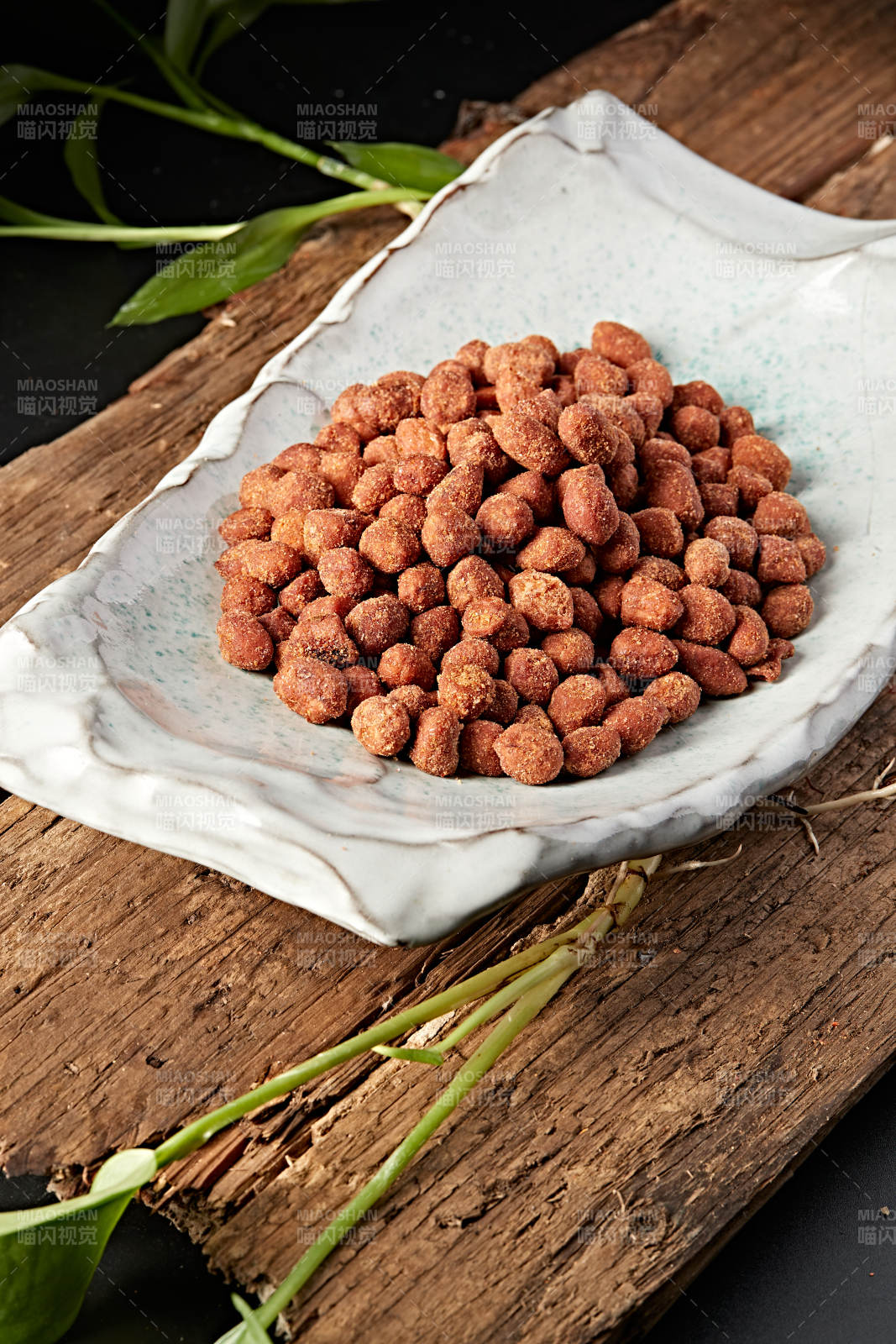 五香盐霜炸花生图片