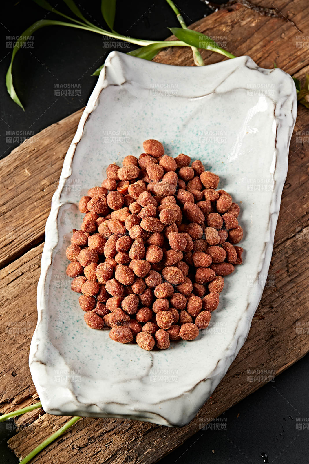 五香盐霜炸花生图片