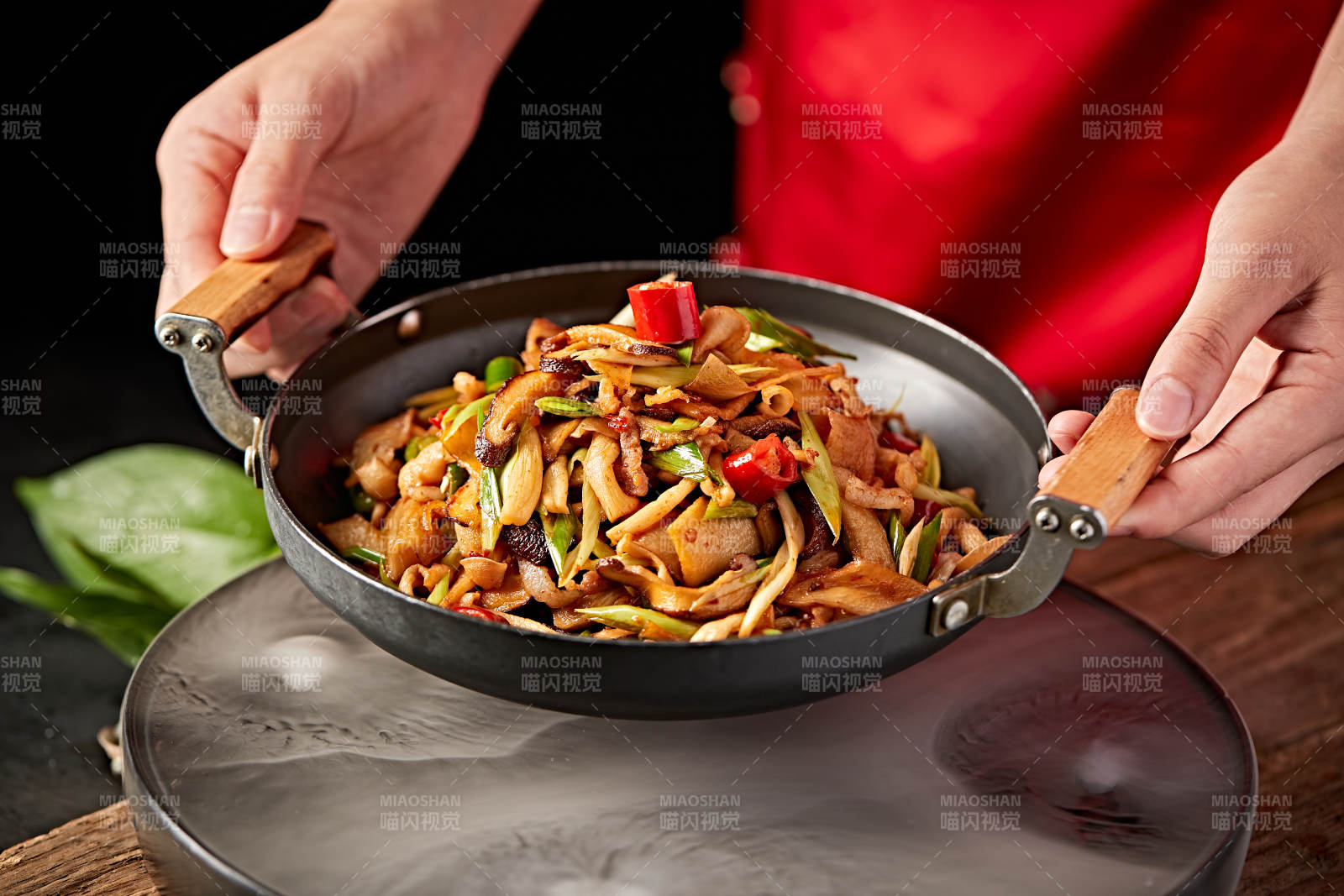 湘味锅仔米椒杂菌五花肉图片