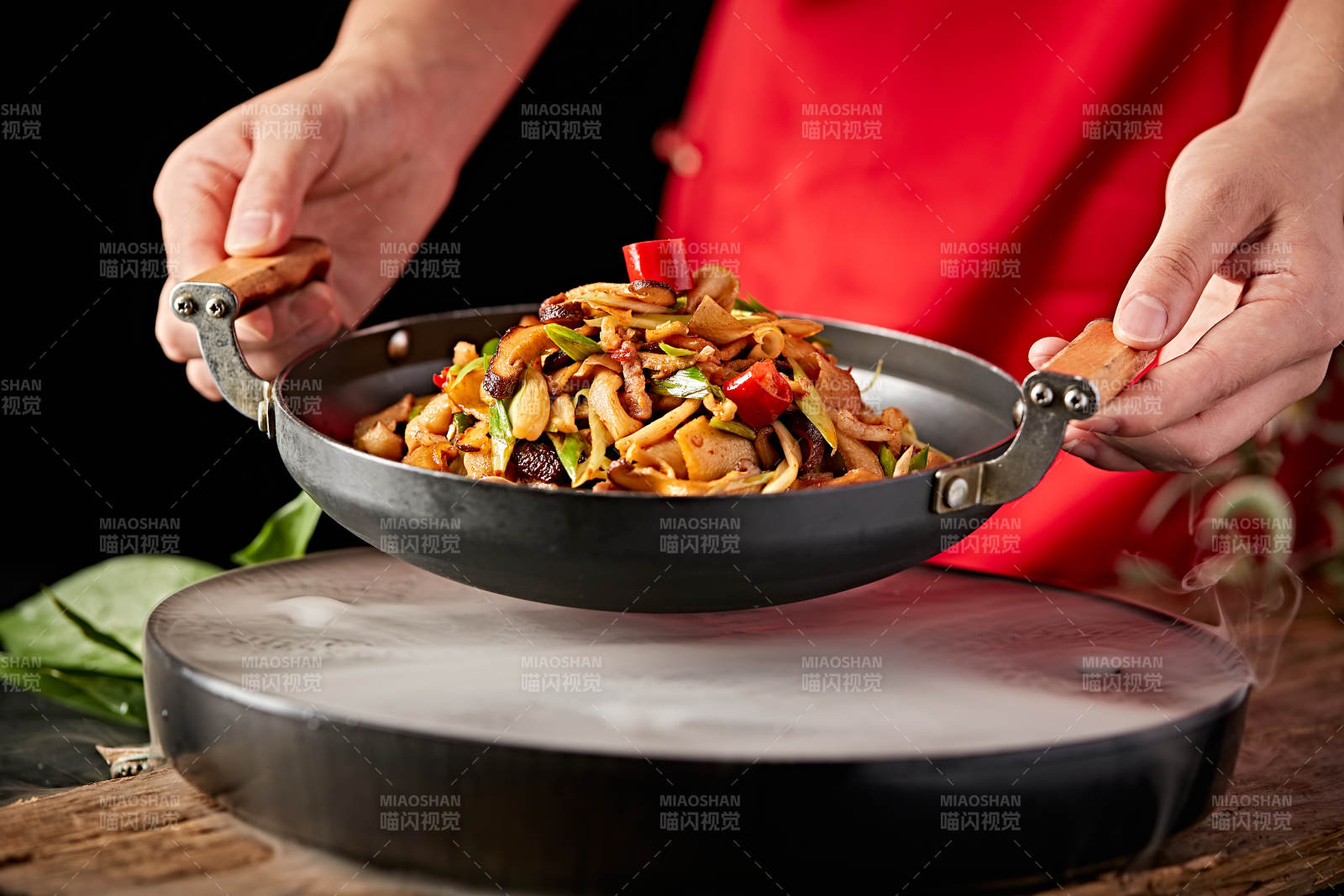 湘味锅仔米椒杂菌五花肉图片