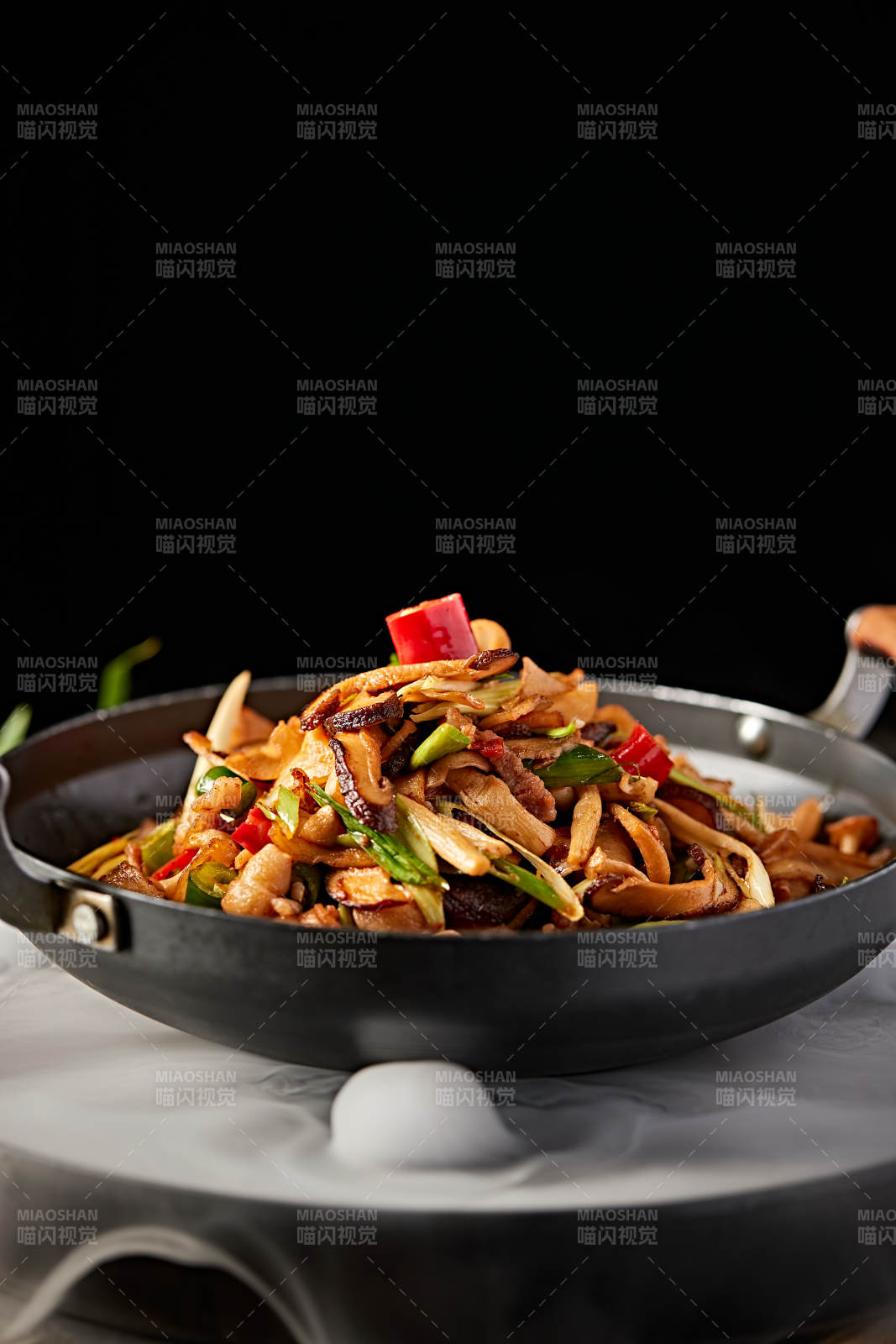 湘味锅仔米椒杂菌五花肉图片