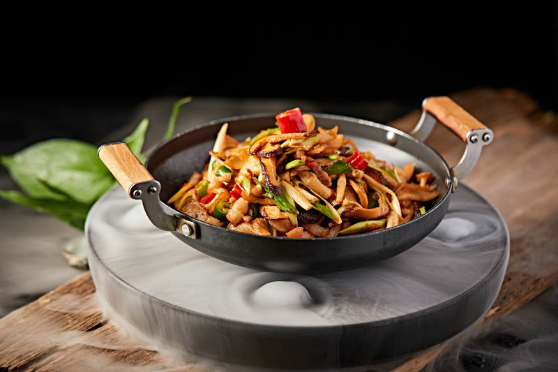 湘味锅仔米椒杂菌五花肉图片