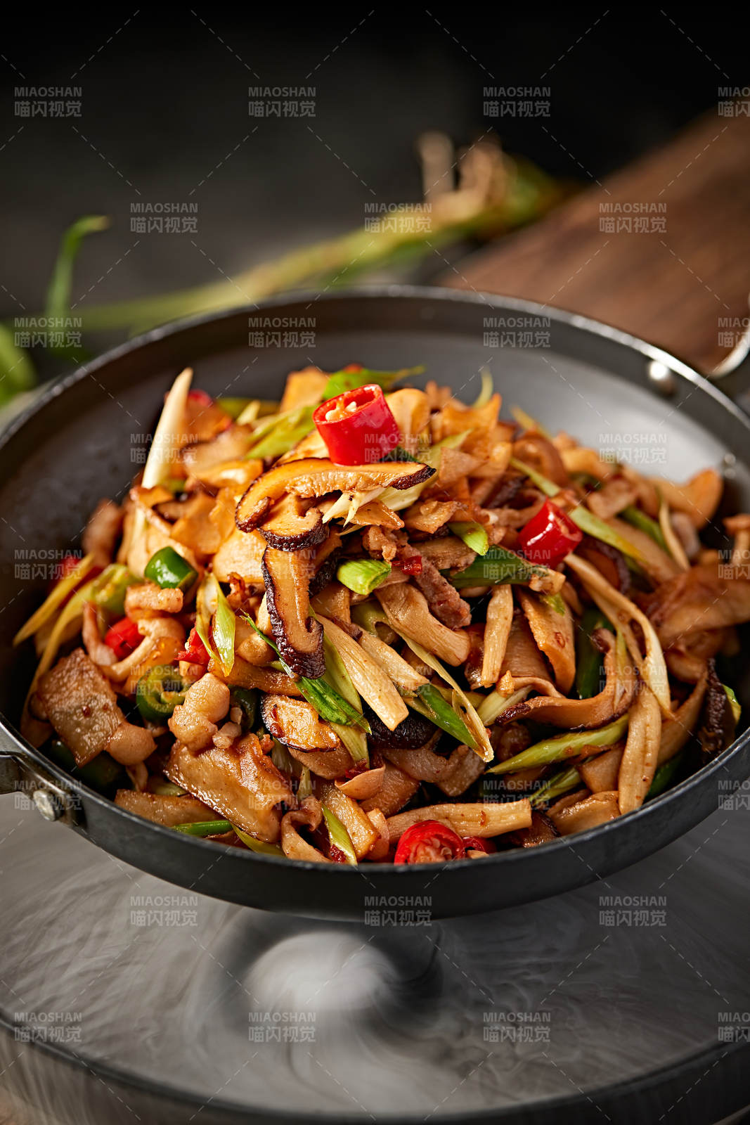 湘味锅仔米椒杂菌五花肉图片