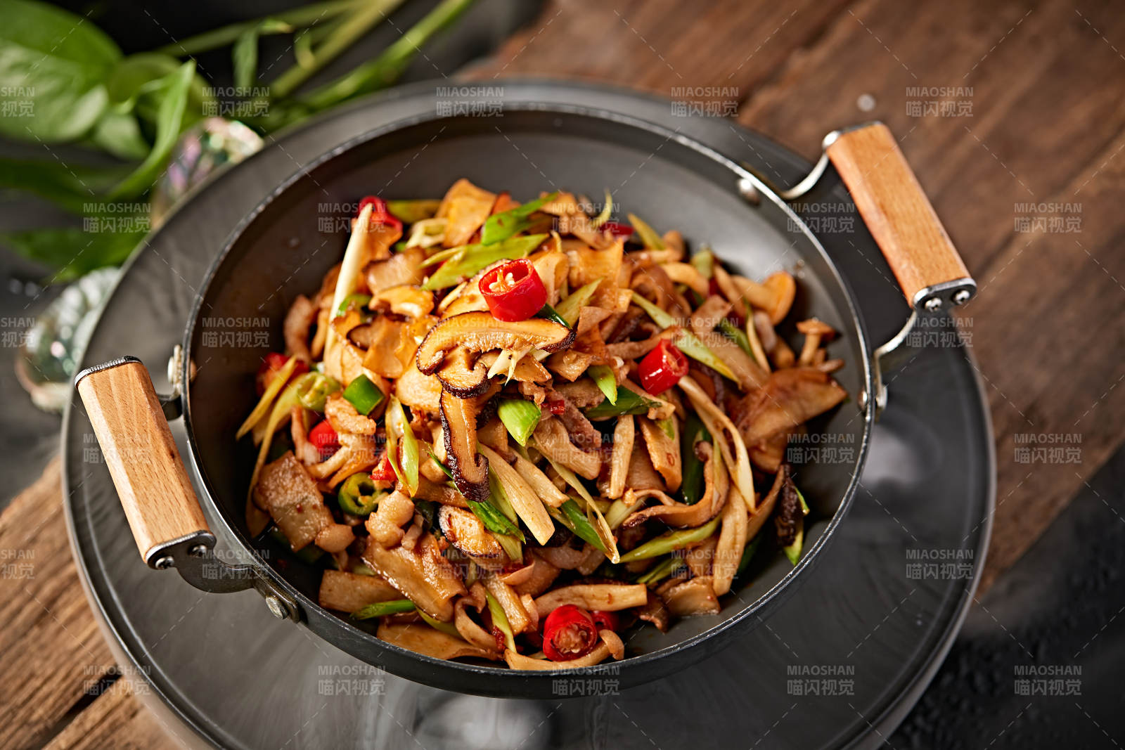 湘味锅仔米椒杂菌五花肉图片