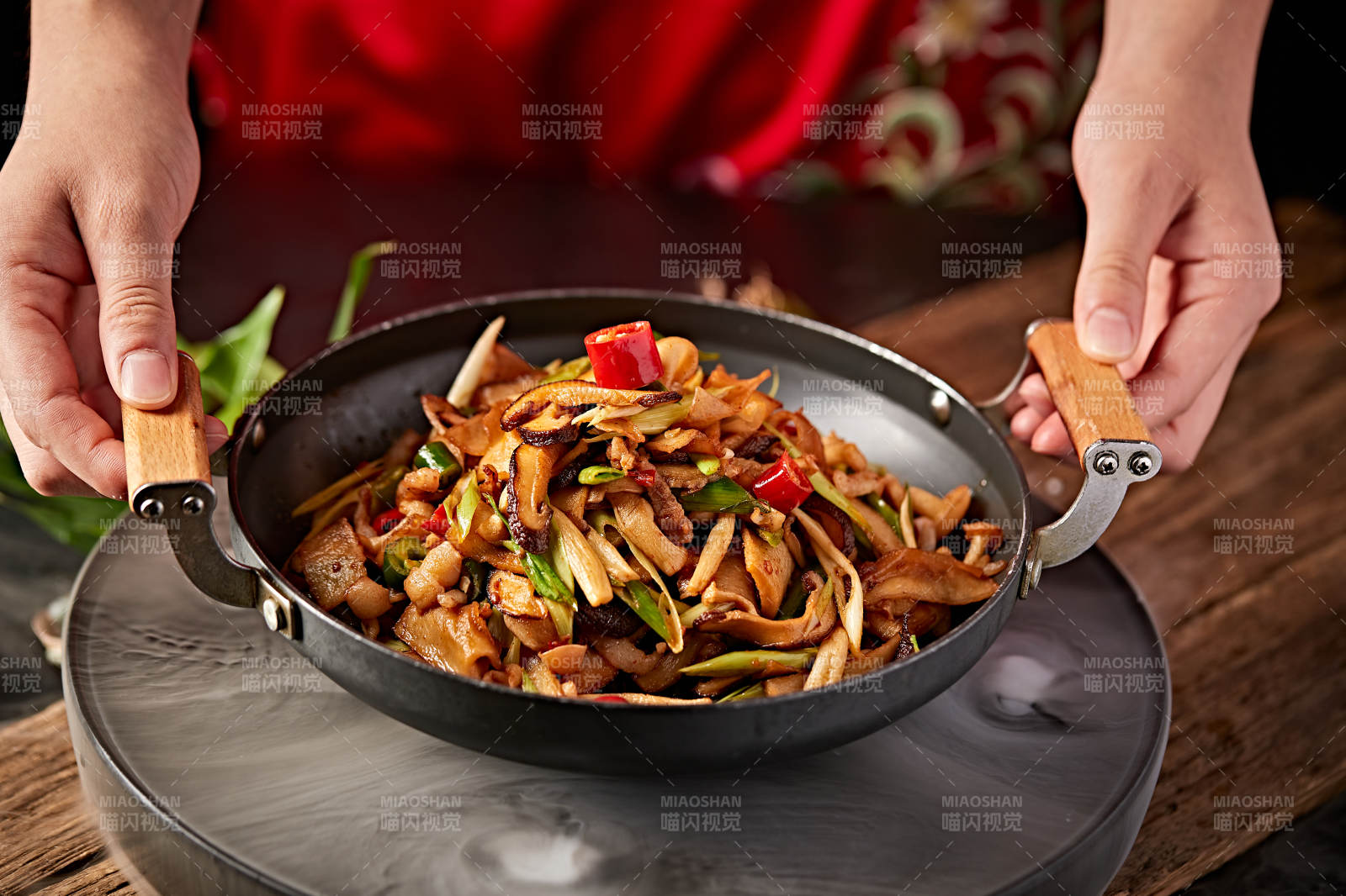 湘味锅仔米椒杂菌五花肉图片