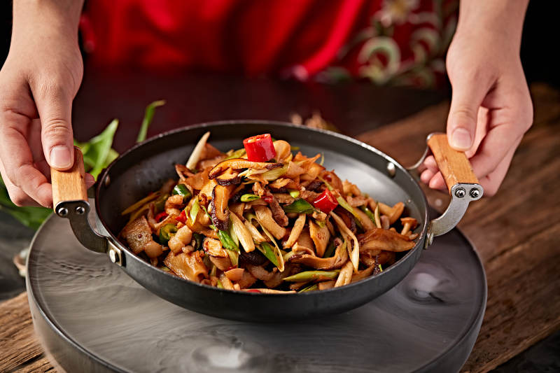 湘味锅仔米椒杂菌五花肉图片