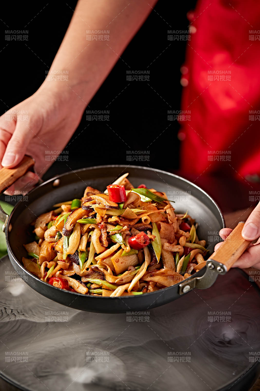 湘味锅仔米椒杂菌五花肉图片