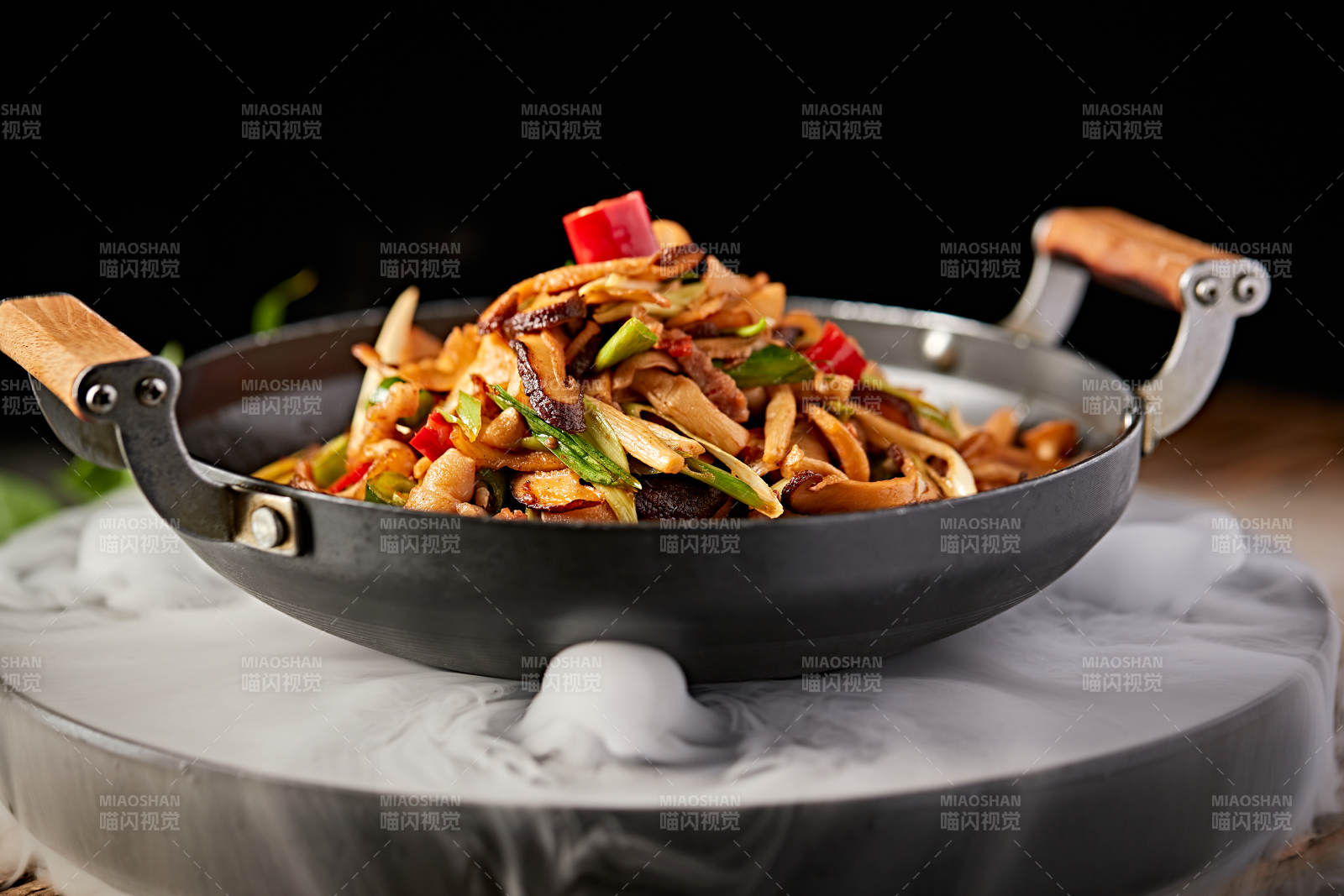 湘味锅仔米椒杂菌五花肉图片