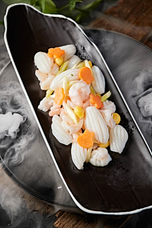 西芹银杏果烩墨鱼大虾仁图片