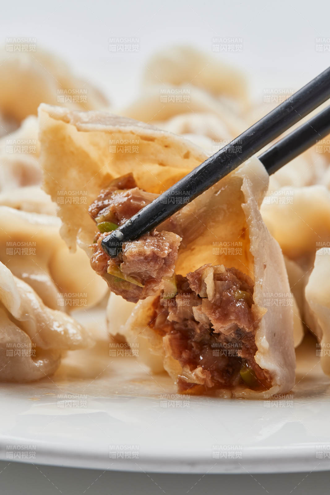 现包手工猪肉白菜饺子图片