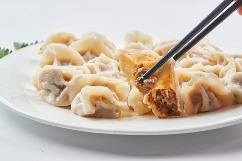 现包手工猪肉白菜饺子图片