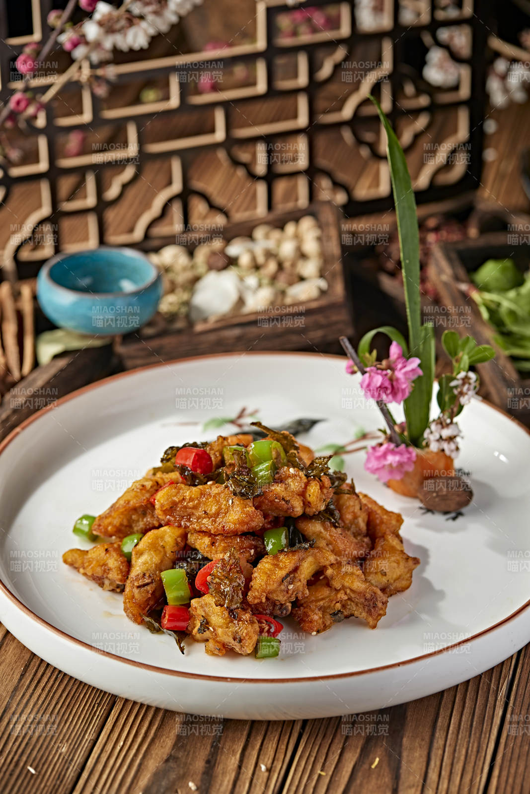 香辣薄荷炒鸡腿肉图片