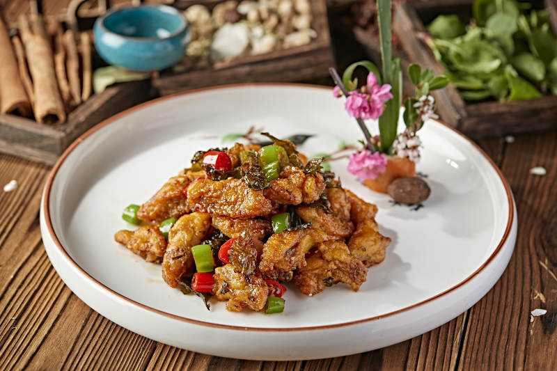 香辣薄荷炒鸡腿肉图片